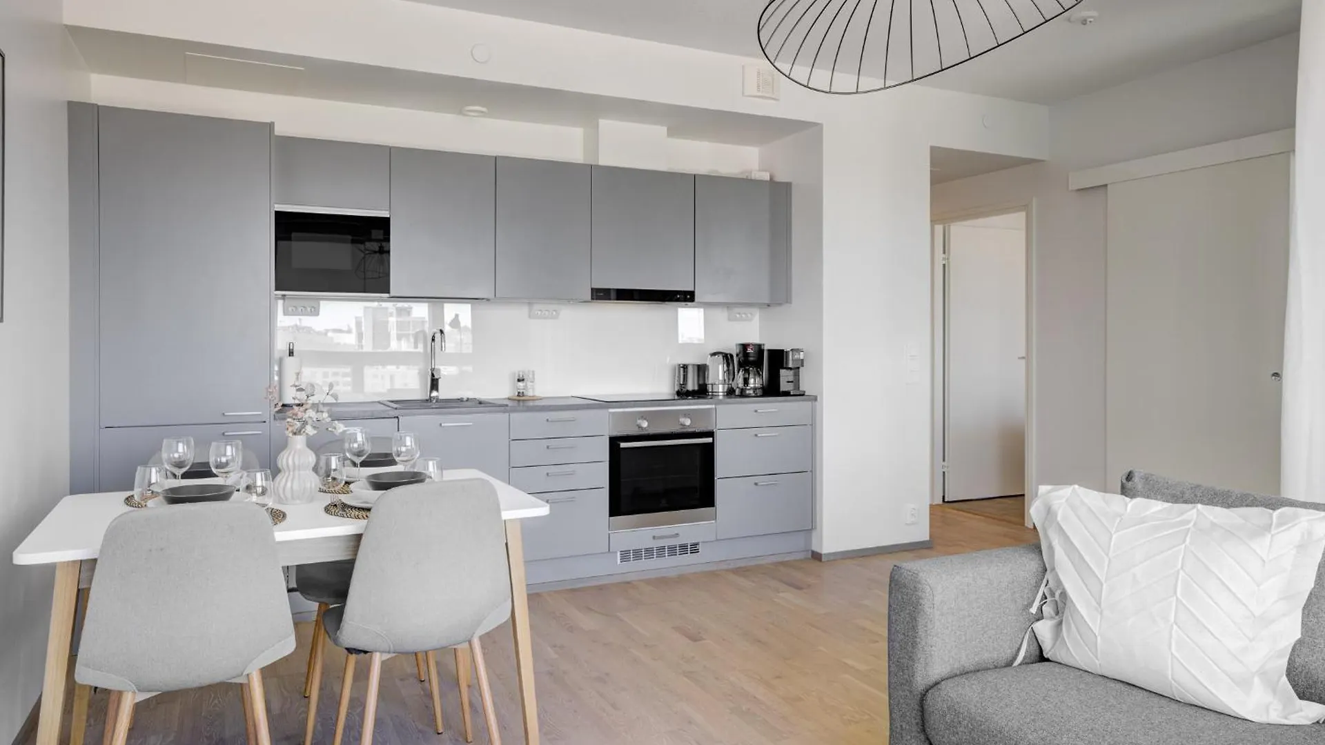Apartment Modern And Stylish 1Br With Balcony And City View Helsinki