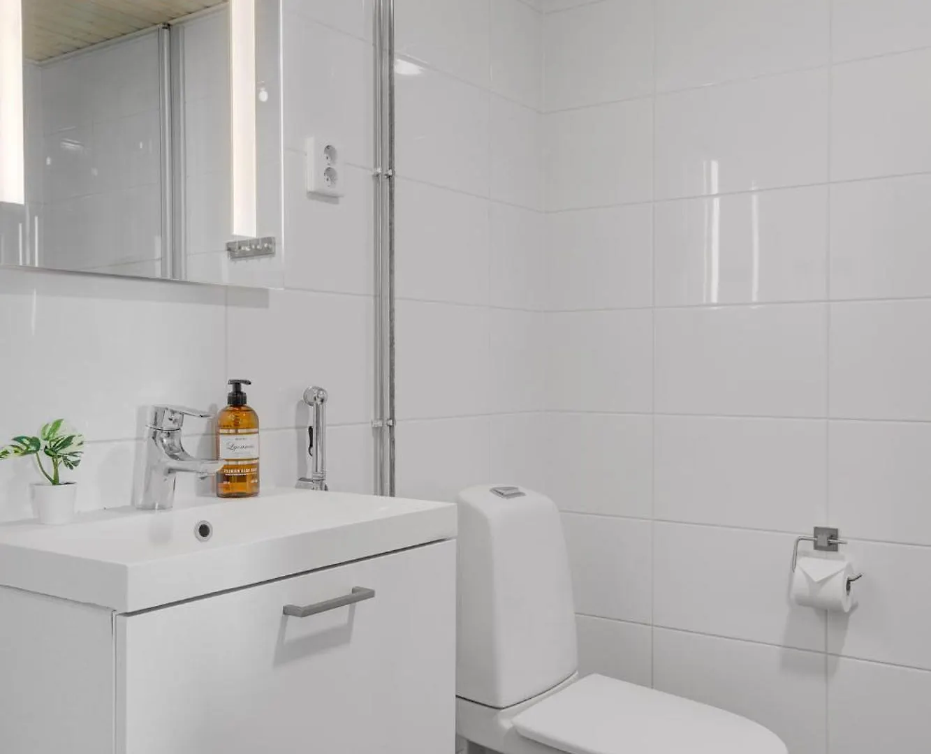 Modern And Stylish 1Br With Balcony And City View ヘルシンキ アパート