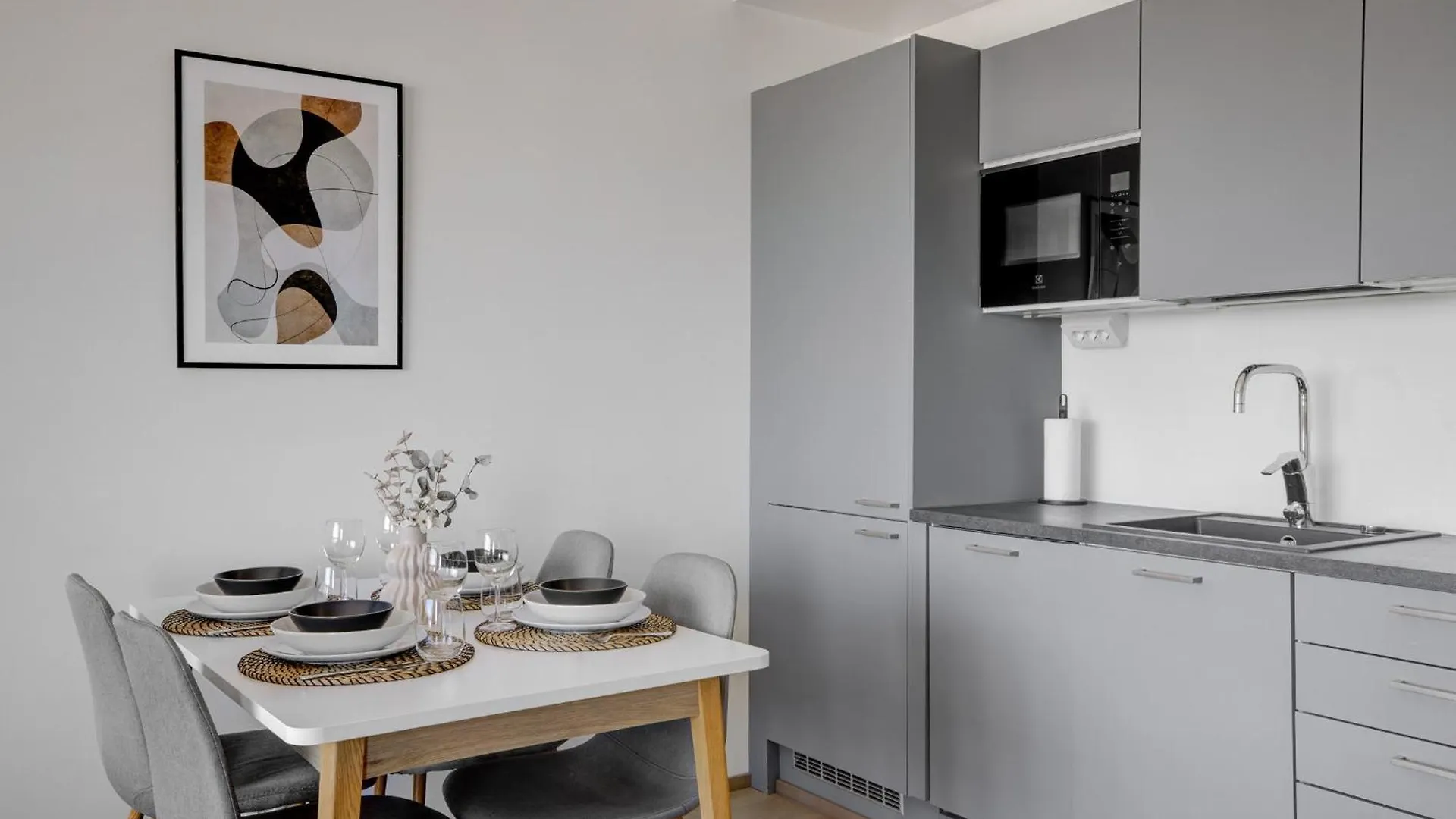 Modern And Stylish 1Br With Balcony And City View ヘルシンキ フィンランド