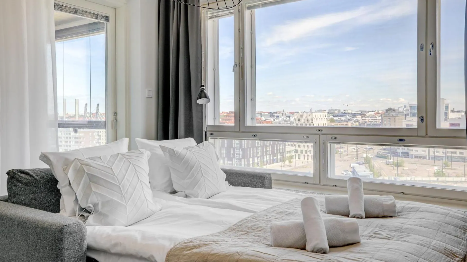 Modern And Stylish 1Br With Balcony And City View ヘルシンキ アパート